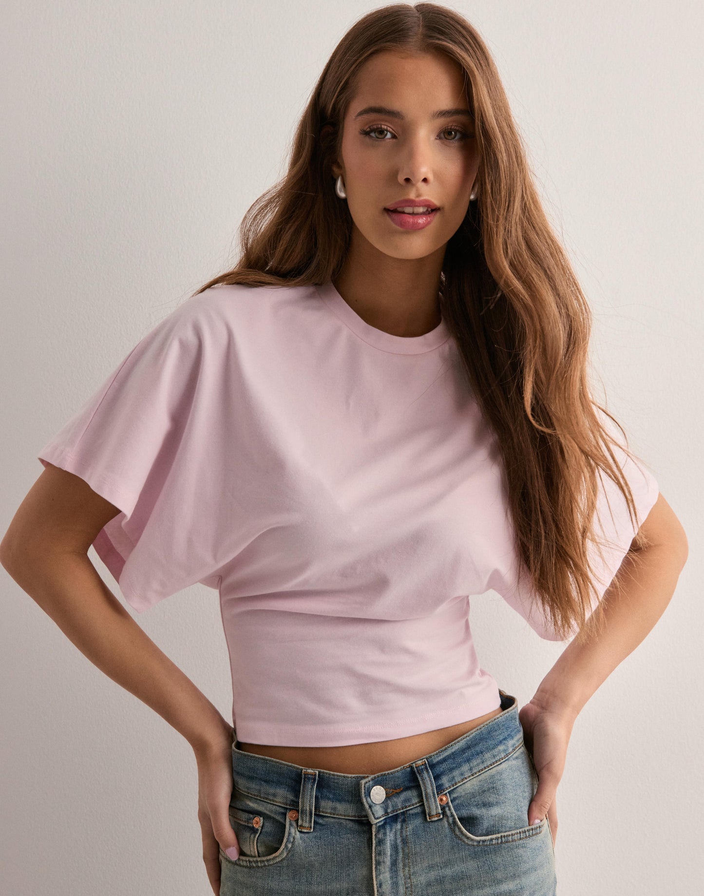 Cropped t-shirt Maja para mujer con mangas amplias y ajuste moderno
