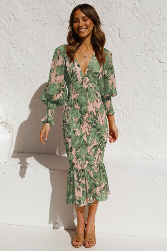 Vestido verde de manga larga Lieke con escote en V y estampado elegante